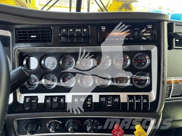 Kenworth W900 牵引车
