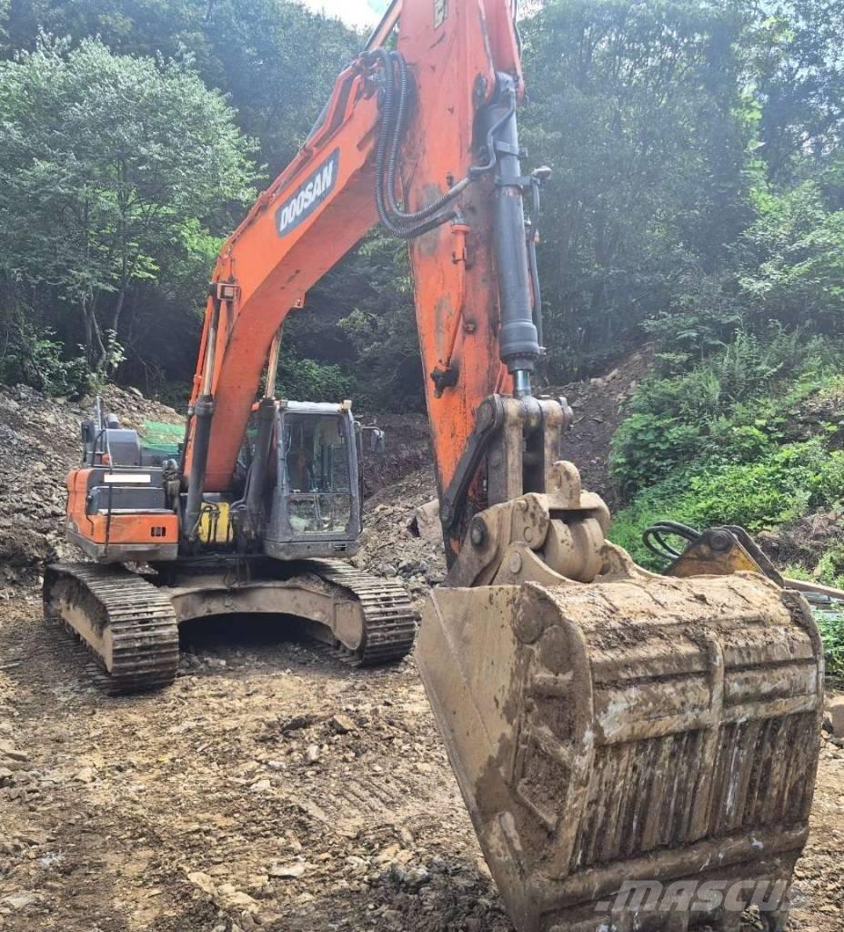 Doosan DX 300 LC-5 履带挖掘机