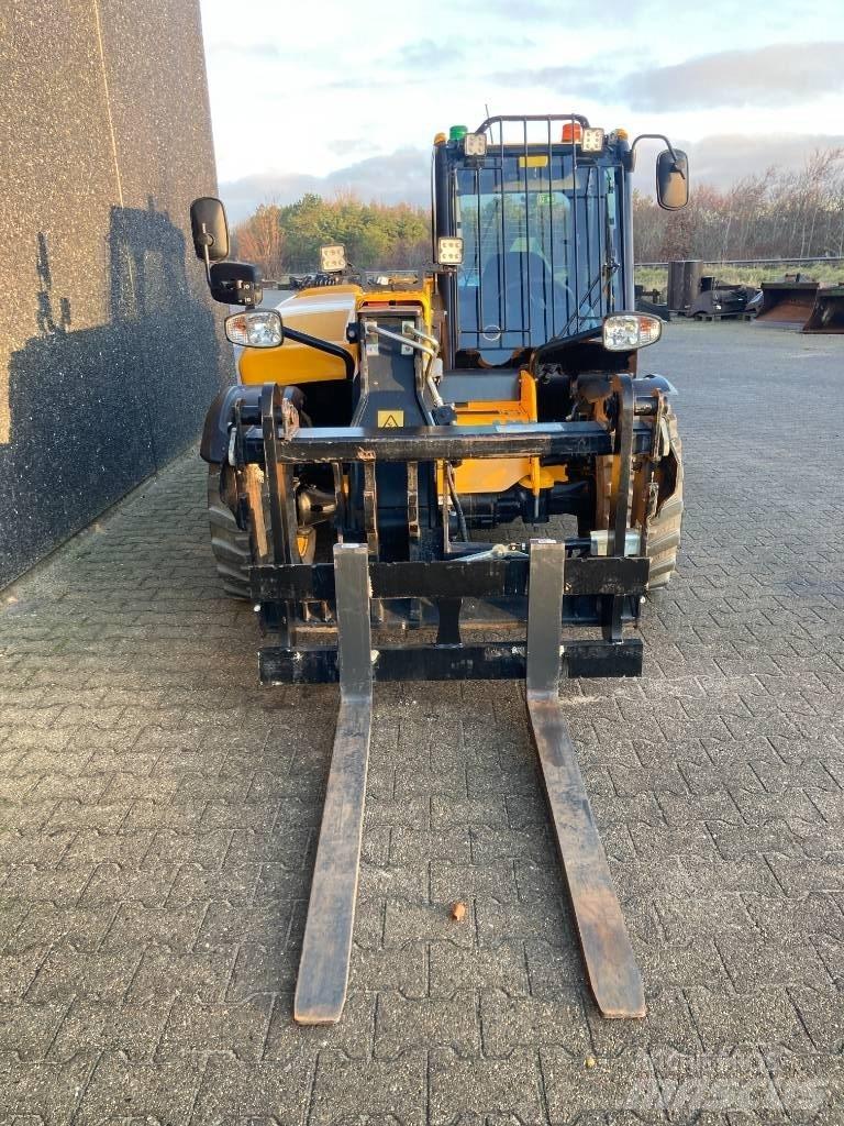JCB 525-60 E 伸缩臂叉装车|叉装车