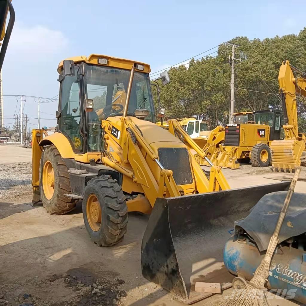 JCB 3CX 反铲装载机