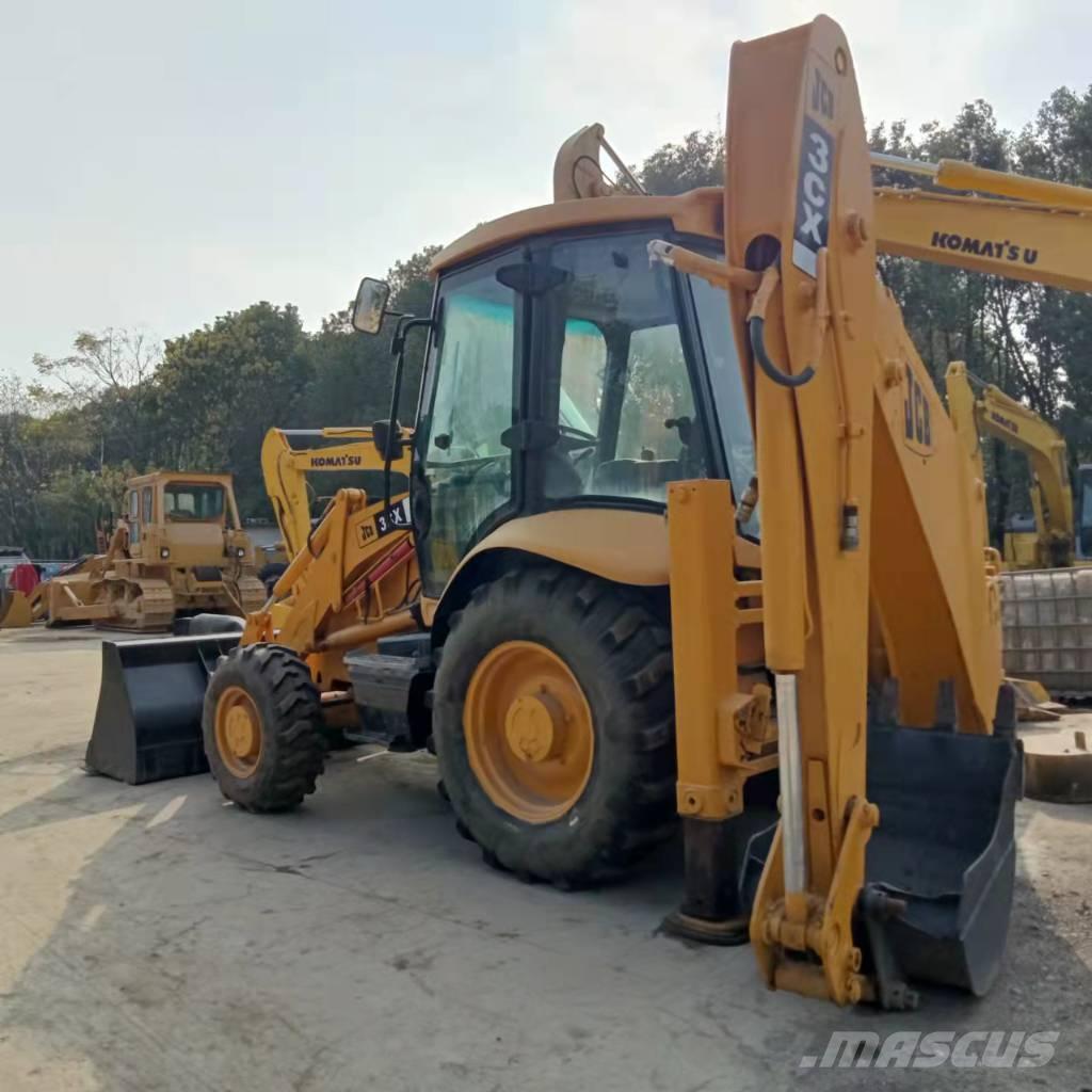JCB 3CX 反铲装载机