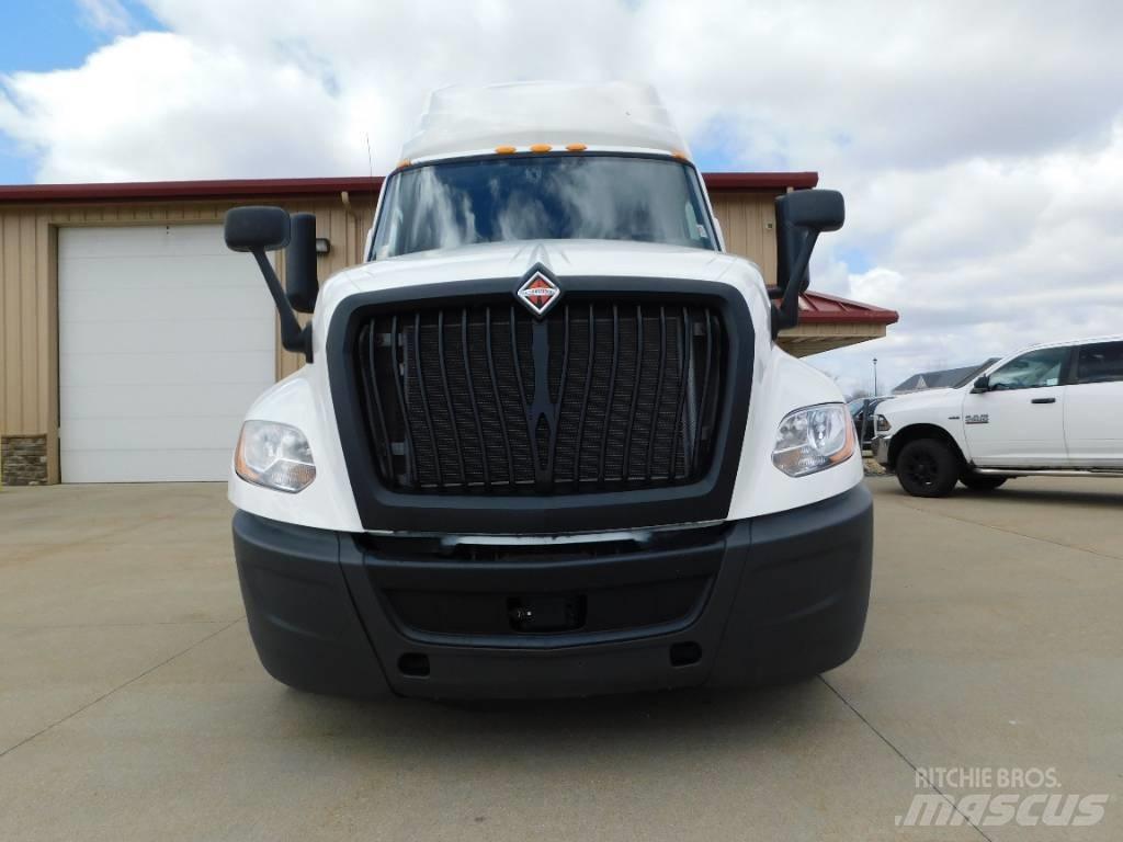 International LT 625 牵引车