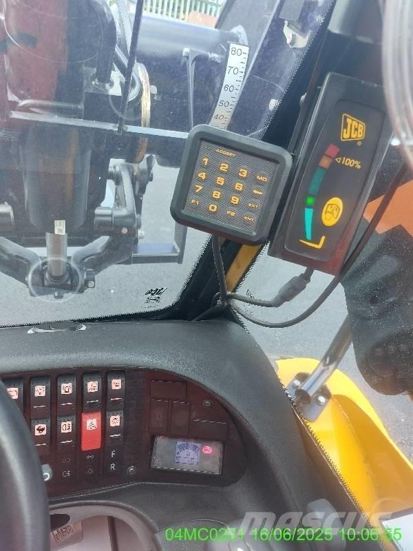 JCB 520-40 伸缩臂叉装车|叉装车