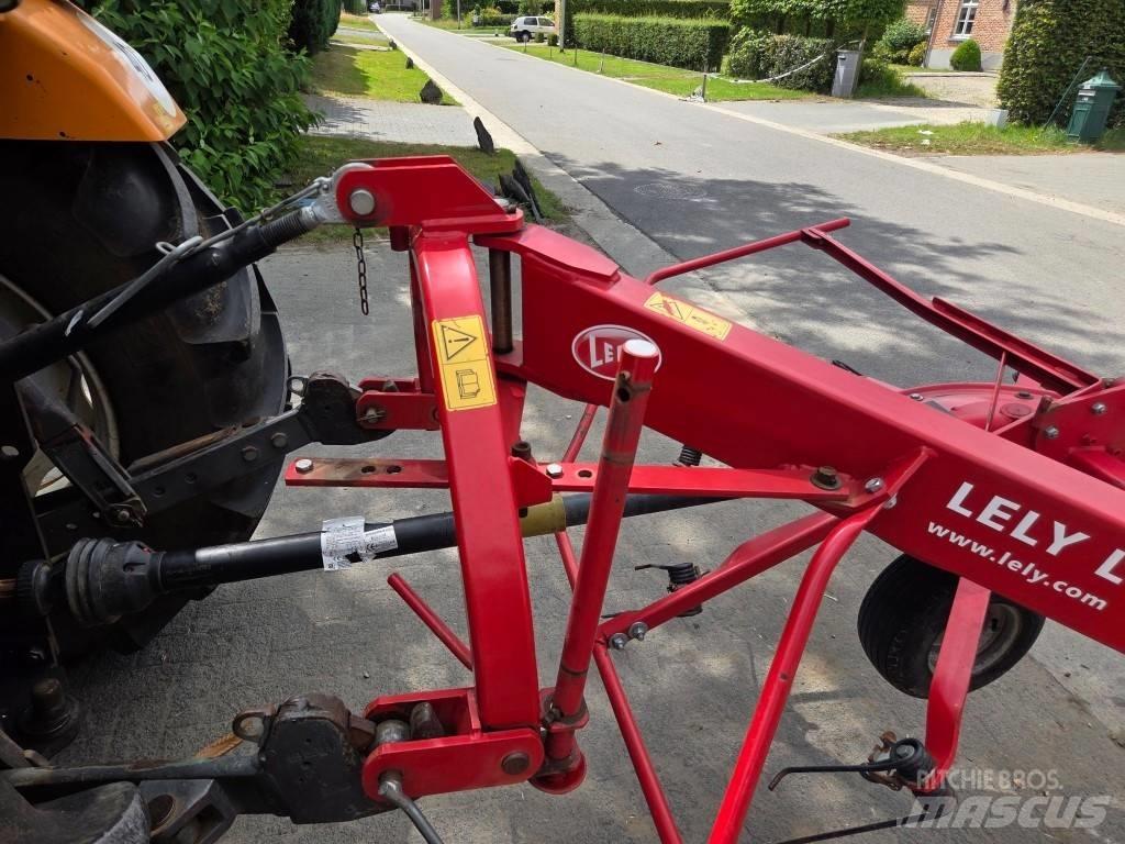 Lely Lotus 300 Combi 犁耙和摊草机