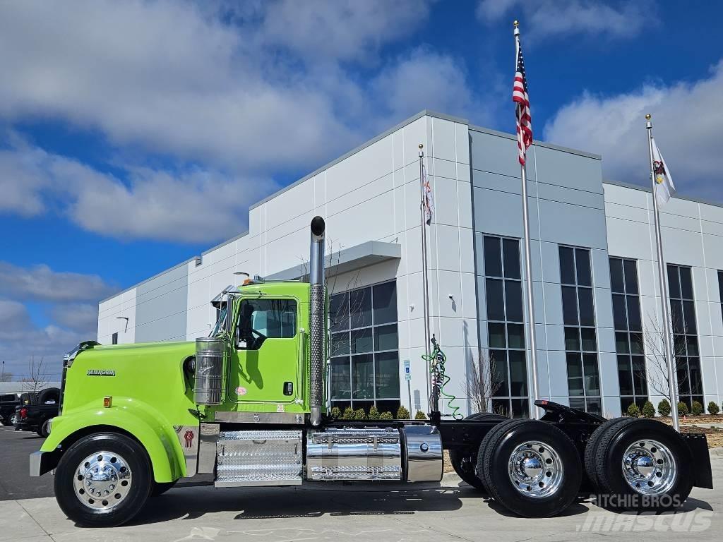 Kenworth W900 牵引车