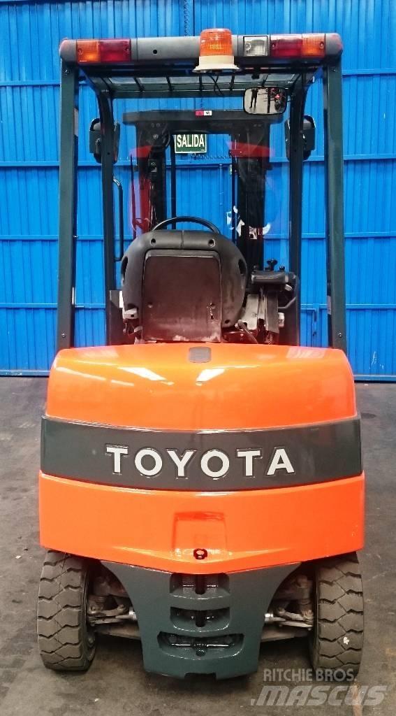 Toyota 7 FBMF 25 电动叉车