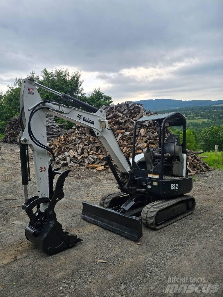 Bobcat E 32 小型挖掘机