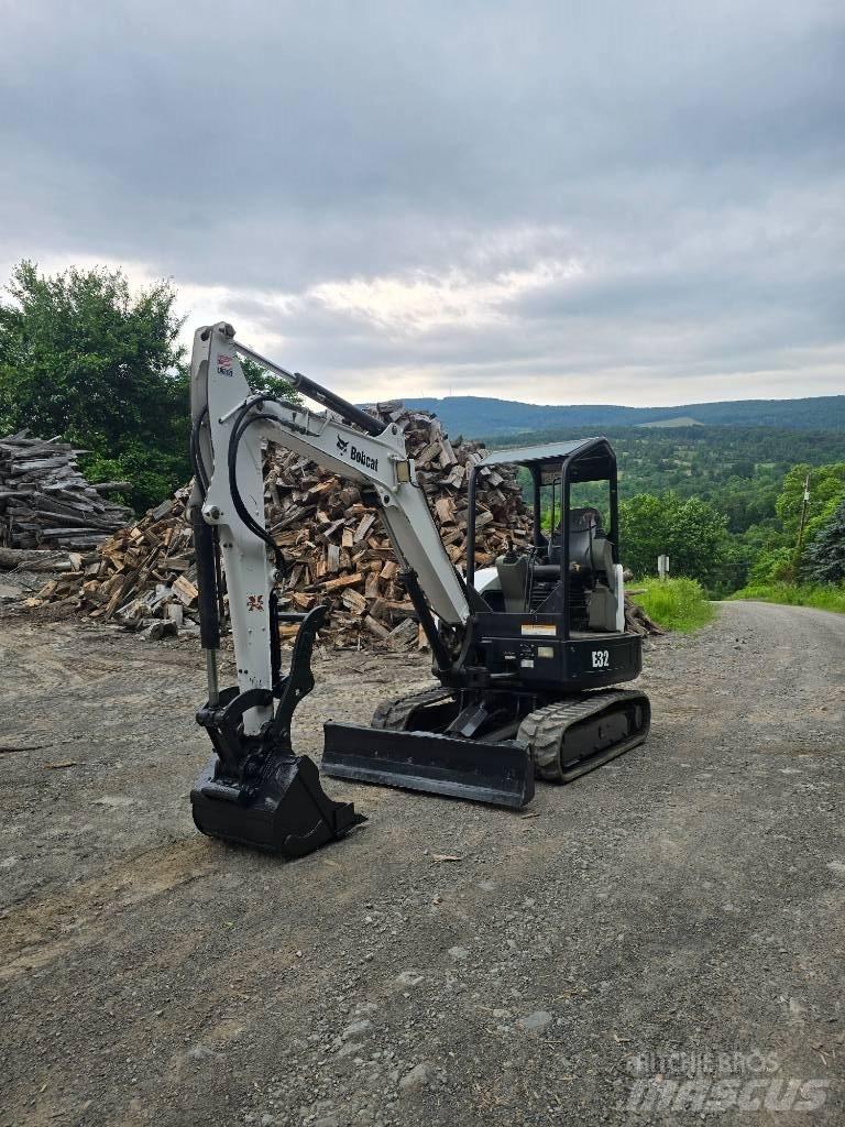 Bobcat E 32 小型挖掘机