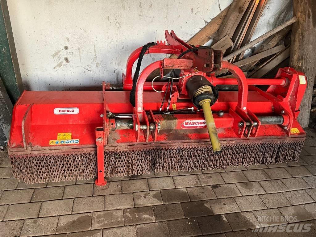 Maschio Bufalo 280 牧场割草机和切顶器