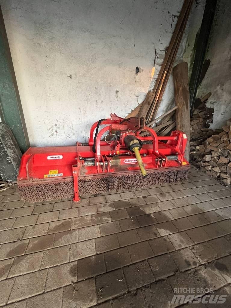 Maschio Bufalo 280 牧场割草机和切顶器