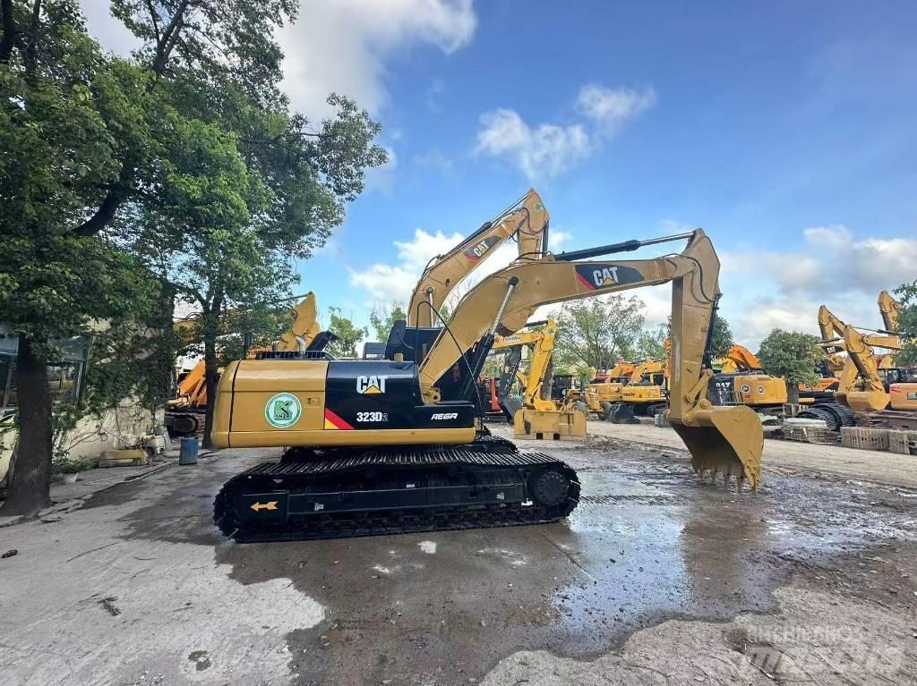 CAT 323 D 履带挖掘机