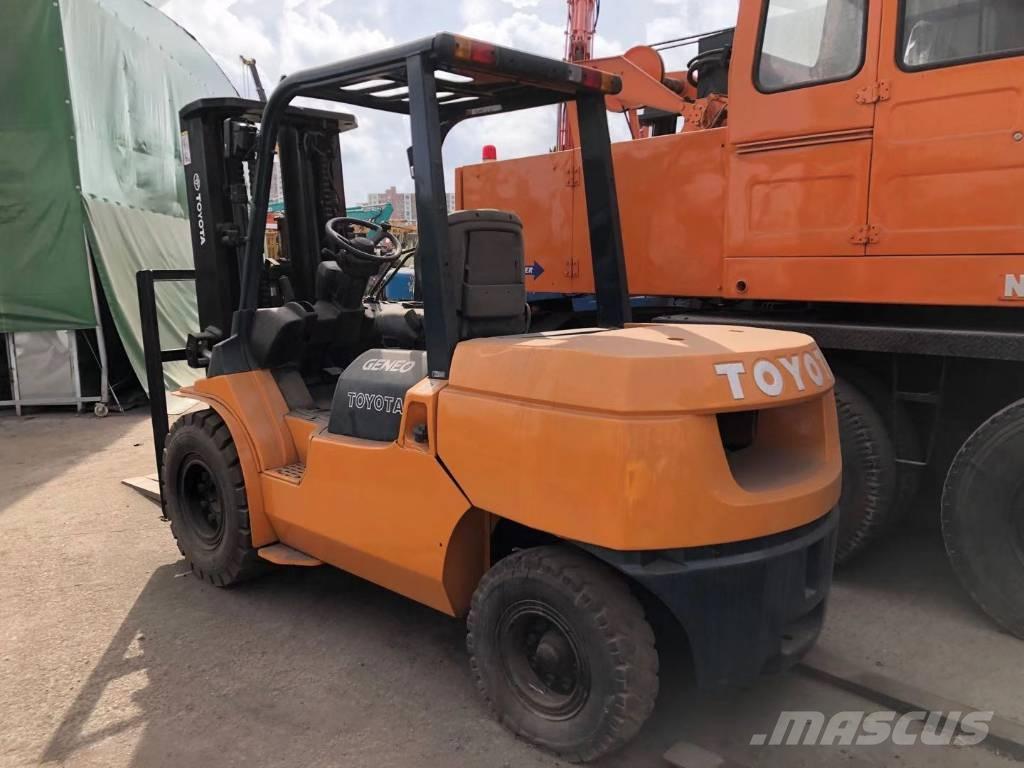 Toyota FD 50 履带挖掘机