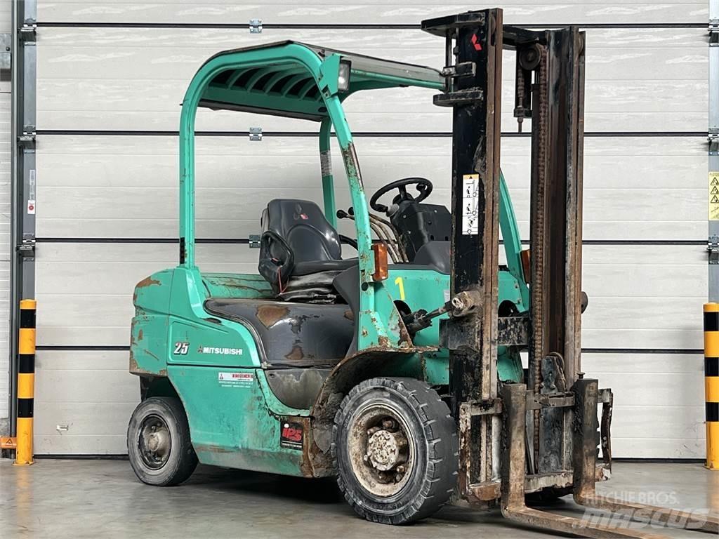 Mitsubishi FD25N 柴油叉车