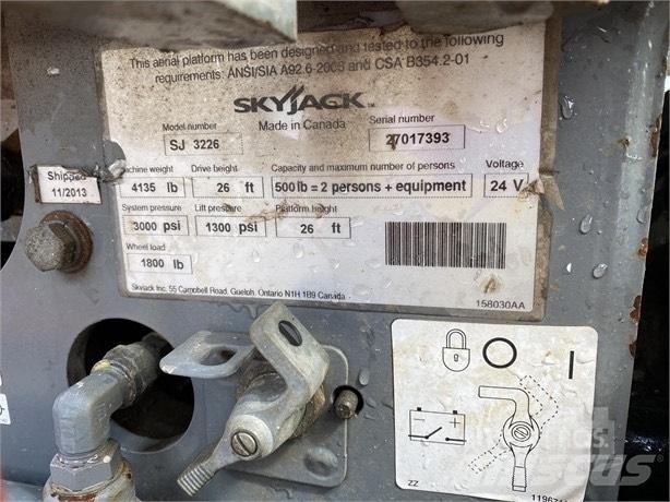 SkyJack SJ III 3226 剪叉式升降机