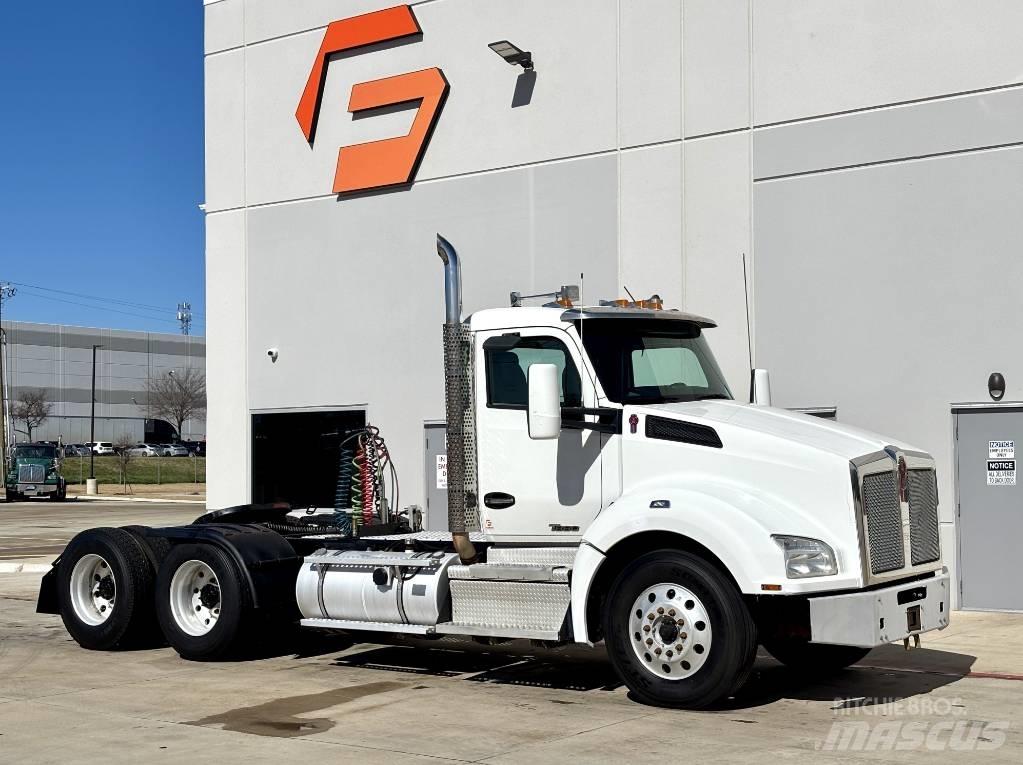 Kenworth T 880 牵引车