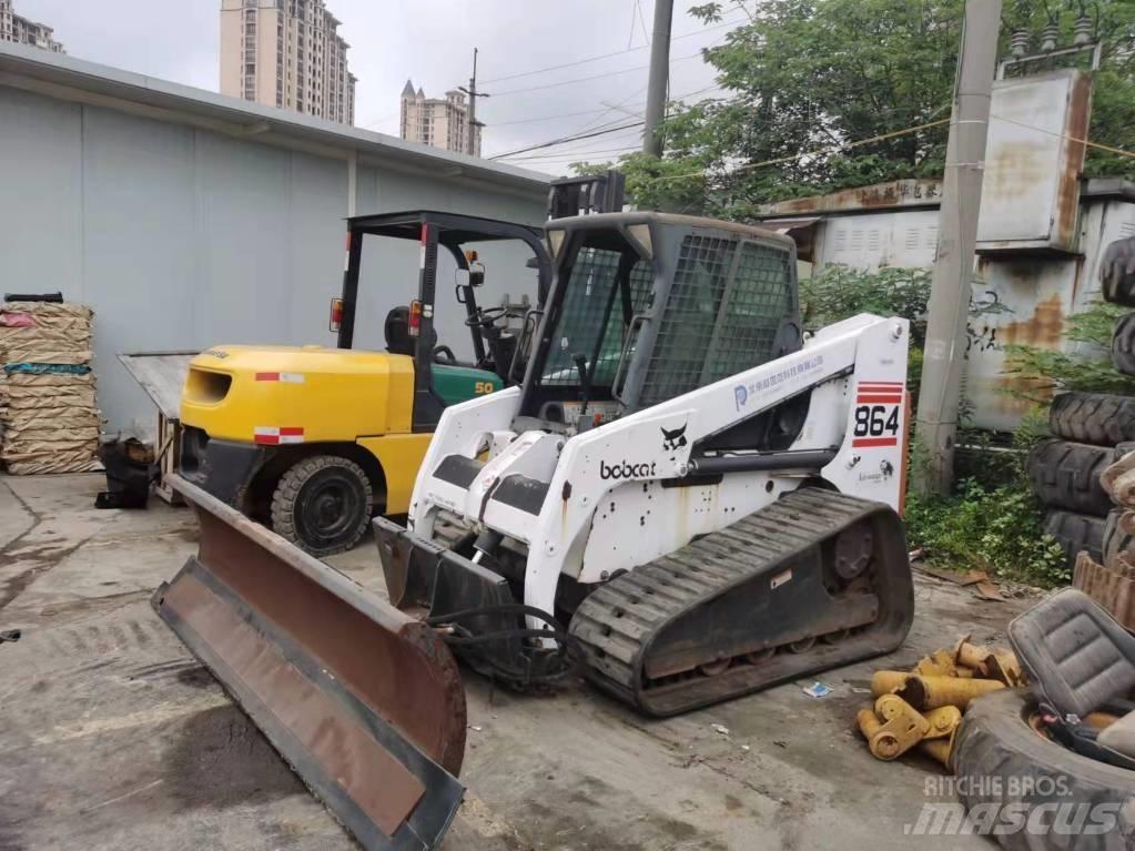 Bobcat S864 滑移装载机