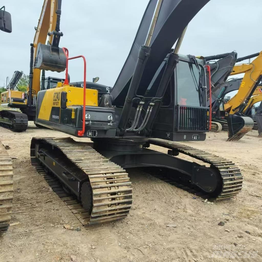 Volvo EC 240 履带挖掘机