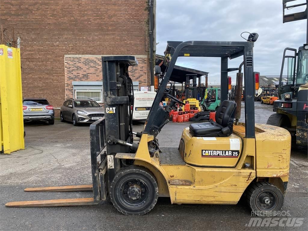 CAT DP25K 柴油叉车