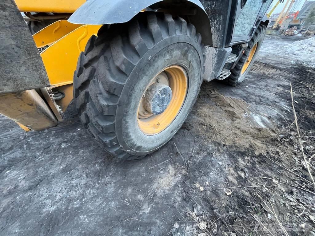 JCB 540-140 伸缩臂叉装车|叉装车