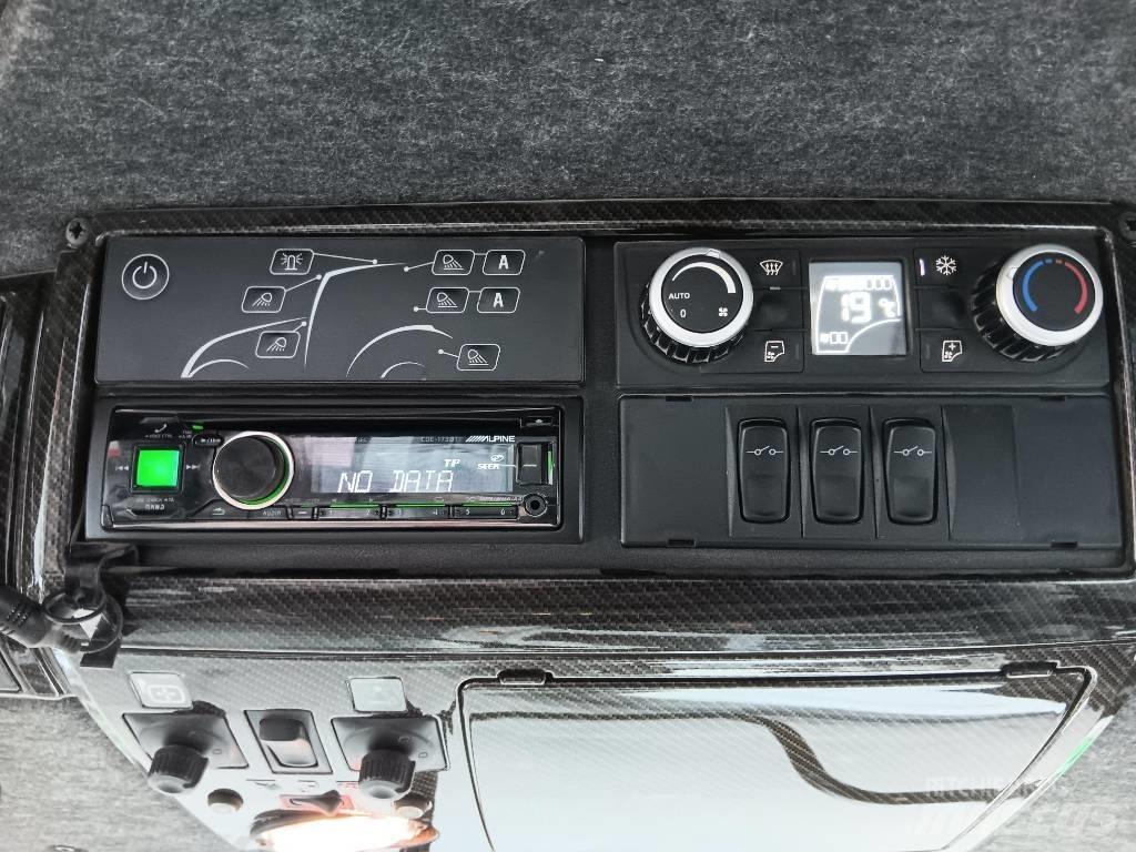 Valtra T 214 D 拖拉机/农用车