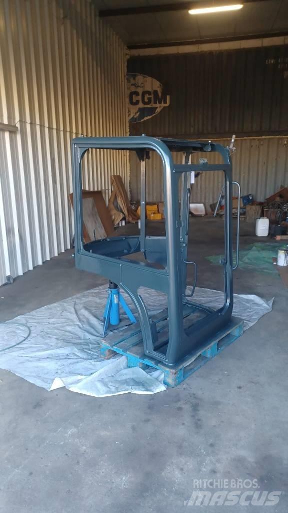 Yanmar Vio 45 驾驶室与内部
