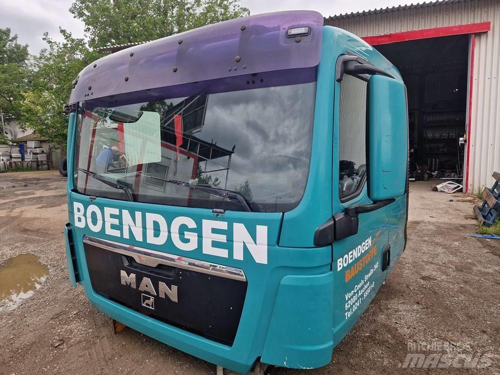 MAN TGX 26.440 驾驶室与内部