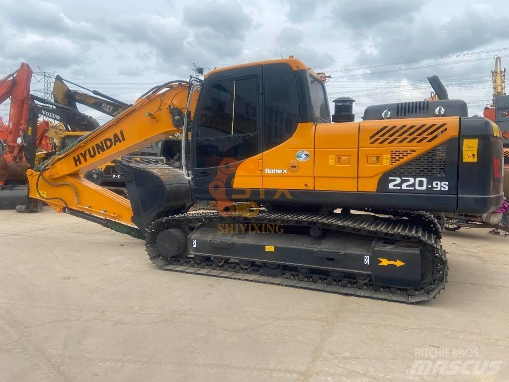 Hyundai Robex 220 履带挖掘机