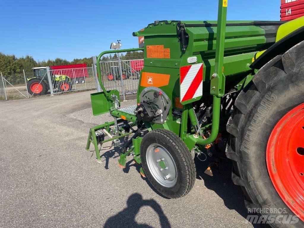 Amazone D9 3000 条播机