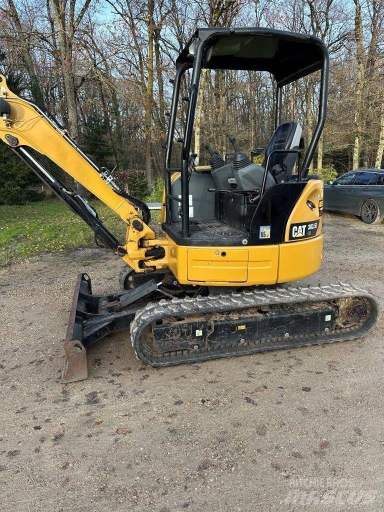 CAT 303.5 E CR 小型挖掘机