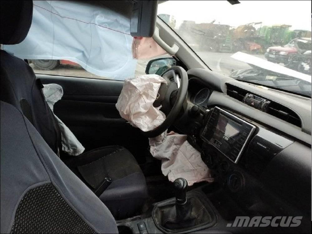 Toyota Hilux 5 皮卡车