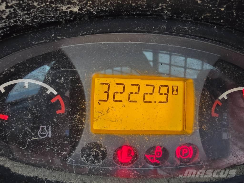 Bobcat S 590 滑移装载机