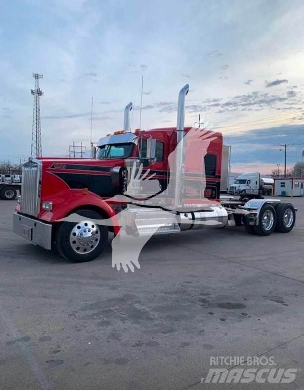 Kenworth W900 牵引车