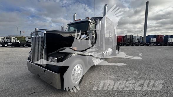 Kenworth W900 牵引车