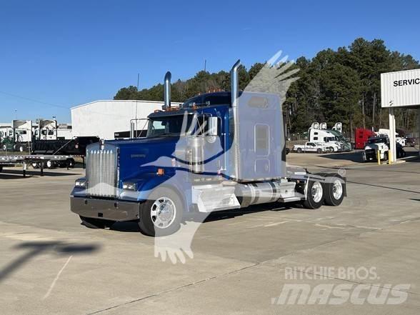 Kenworth W900L 牵引车