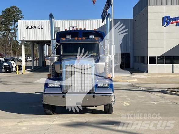 Kenworth W900L 牵引车