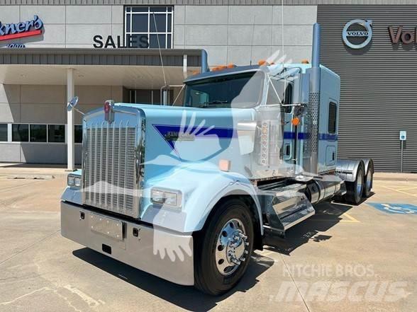 Kenworth W900L 牵引车