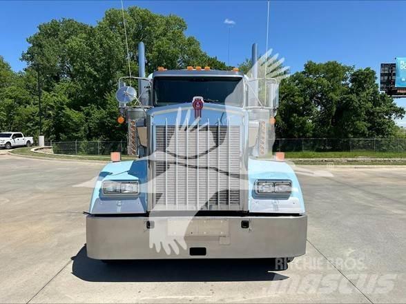 Kenworth W900L 牵引车
