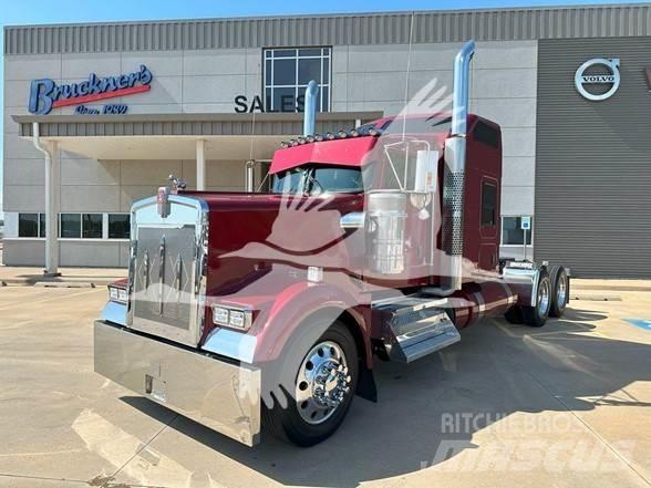 Kenworth W900L 牵引车