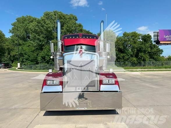 Kenworth W900L 牵引车