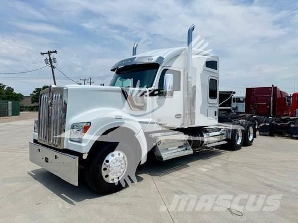Kenworth W990 牵引车