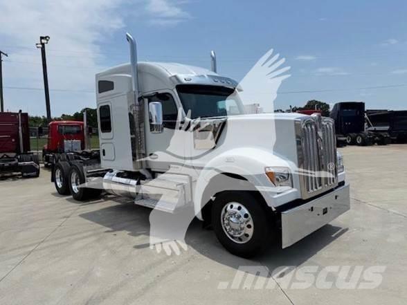 Kenworth W990 牵引车