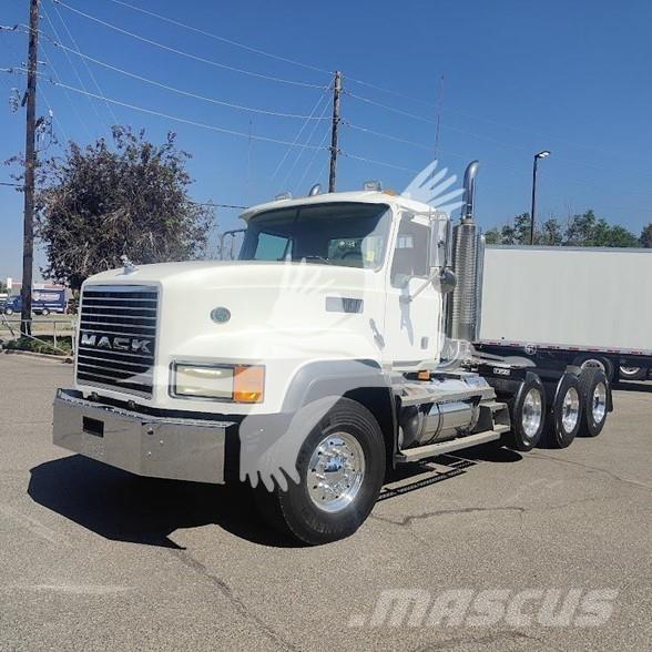Mack CL733 牵引车