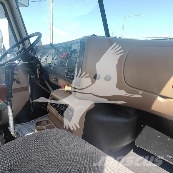 Mack CL733 牵引车