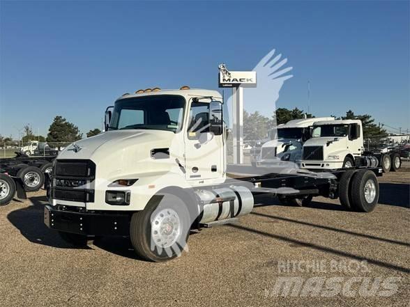 Mack MD6 平板车