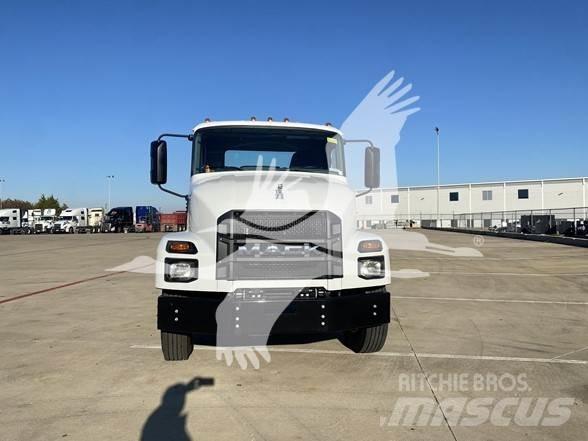 Mack MD6 平板栏板货车