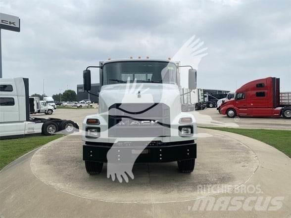 Mack MD6 平板栏板货车