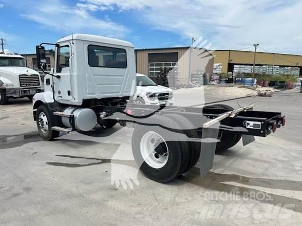 Mack MD6 自卸式货车