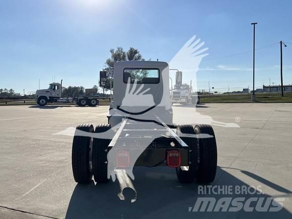 Mack MD6 平板车