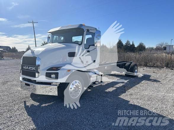 Mack MD6 平板车