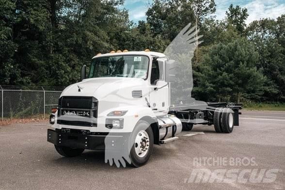 Mack MD6 平板车